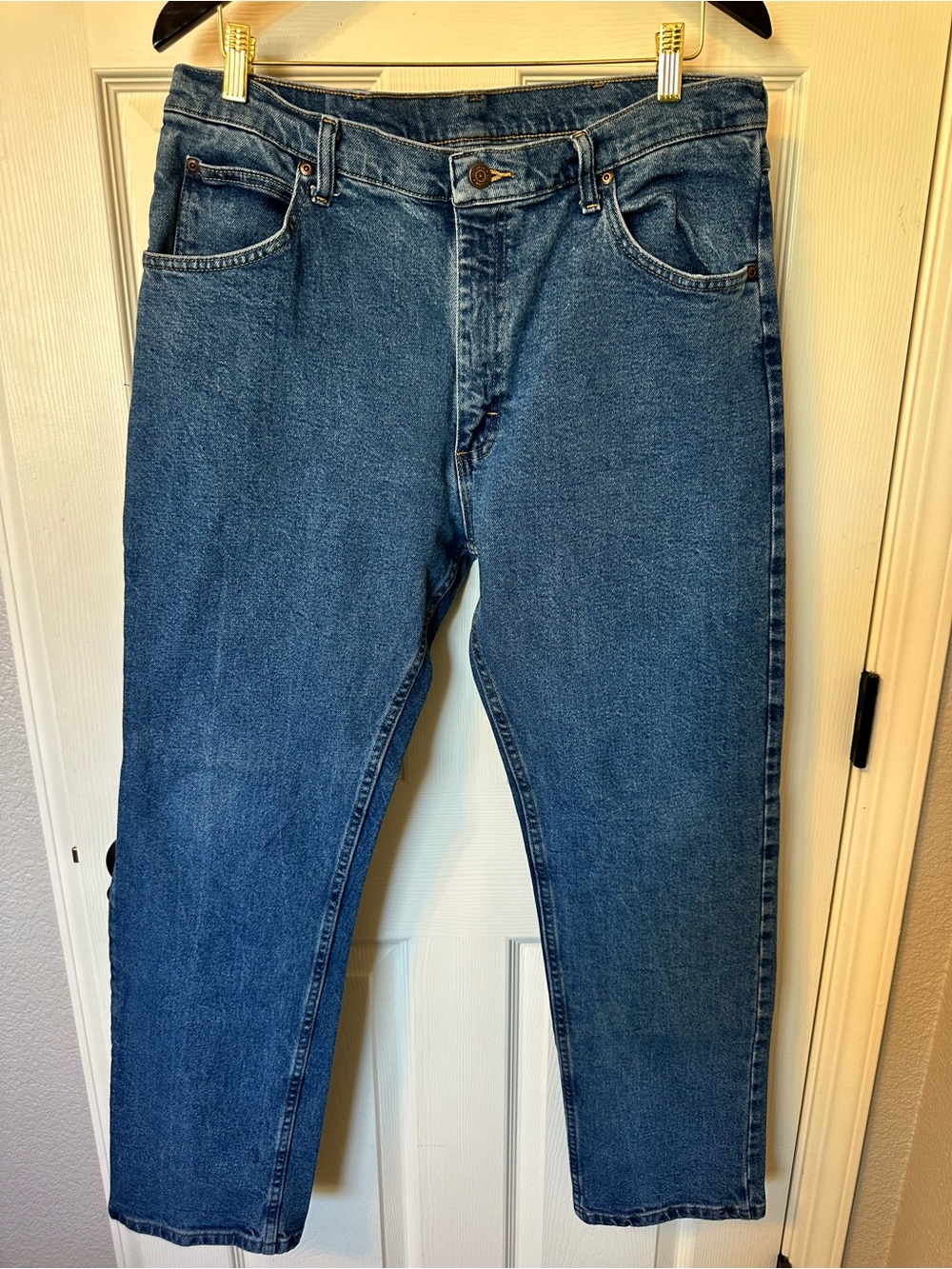 Wrangler Men's Medium Blue Relaxed Fit Jeans